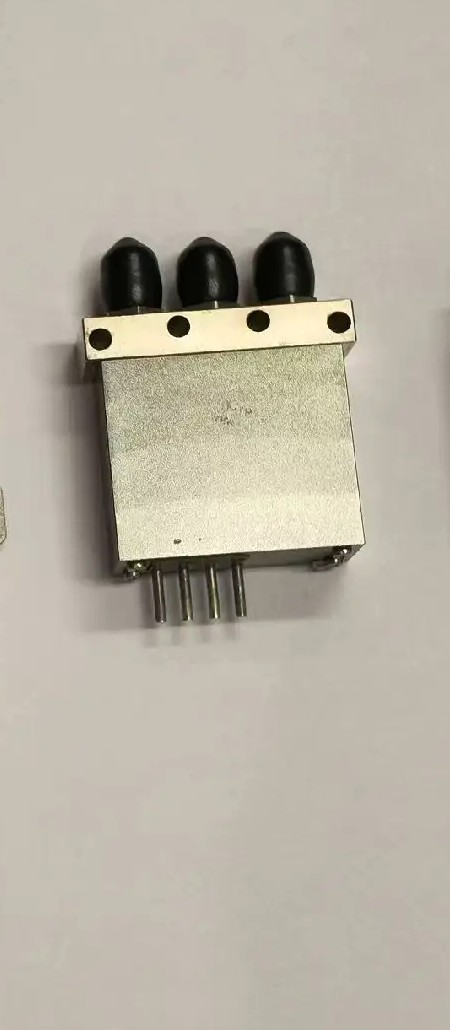 SPDT switch module